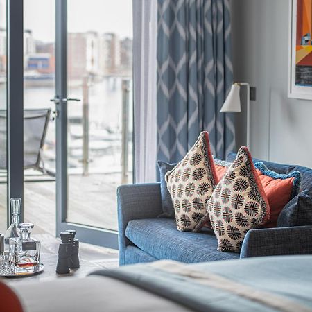 فندق وسبا سوثامبتون هاربور المظهر الخارجي الصورة A guest room at the Hotel Commonwealth