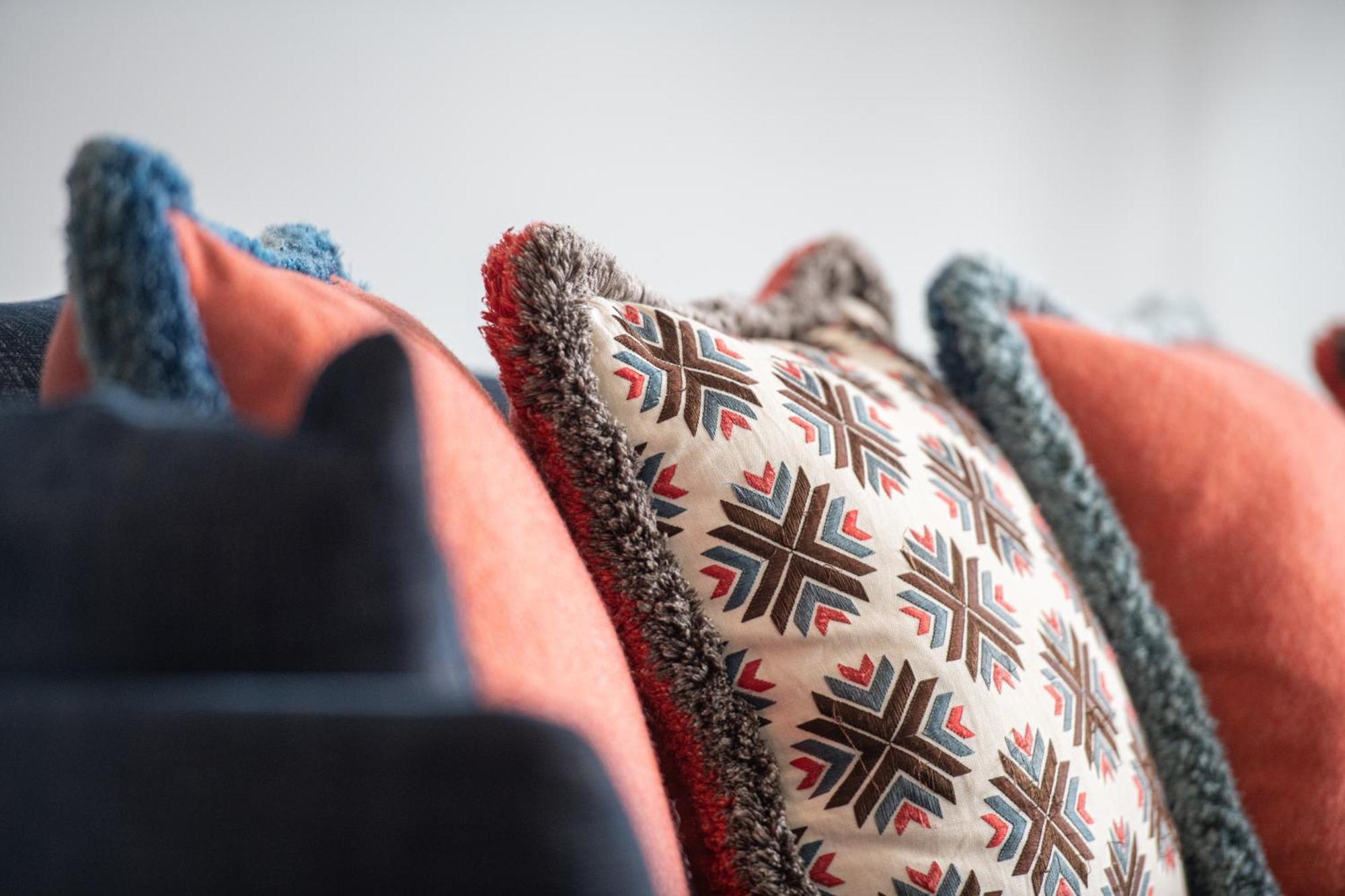 فندق وسبا سوثامبتون هاربور الغرفة الصورة A collection of cushions