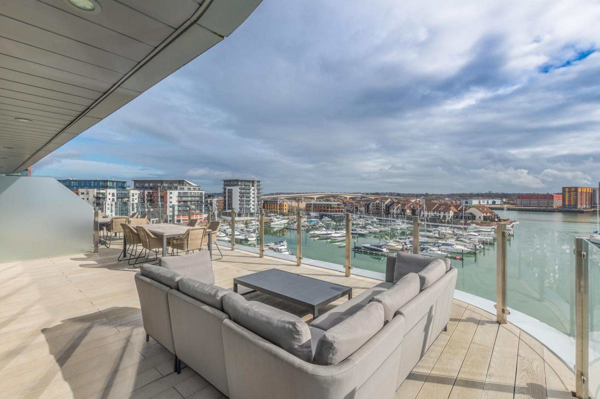 فندق وسبا سوثامبتون هاربور الغرفة الصورة The Marina at Ocean Village