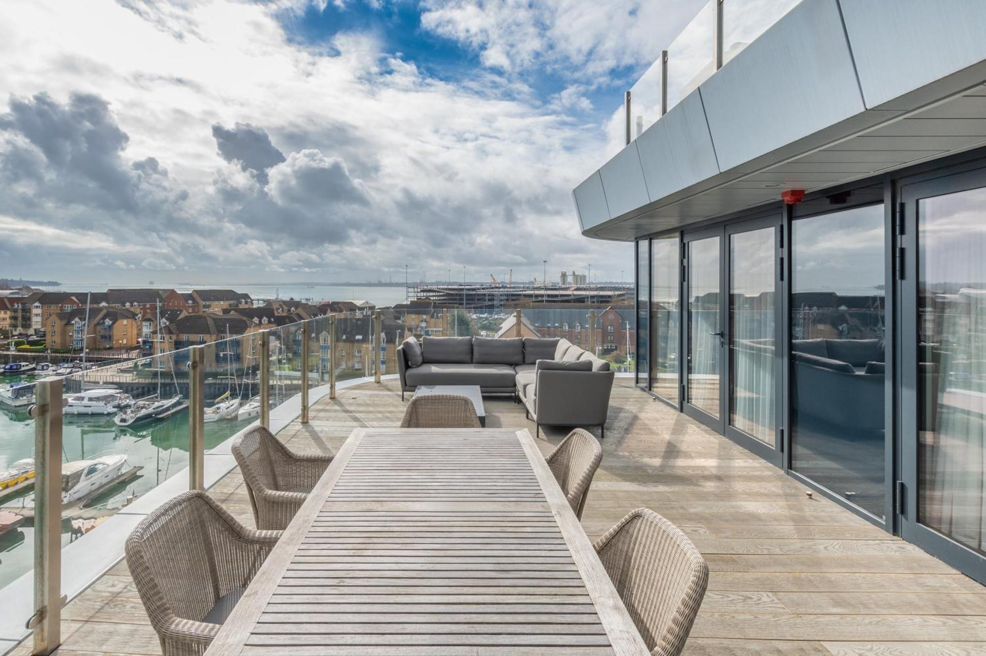 فندق وسبا سوثامبتون هاربور الغرفة الصورة The rooftop terrace